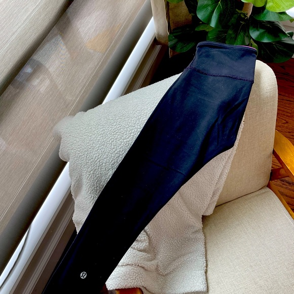 Reversible pink / black lululemon wunder unders - Picture 5 of 5